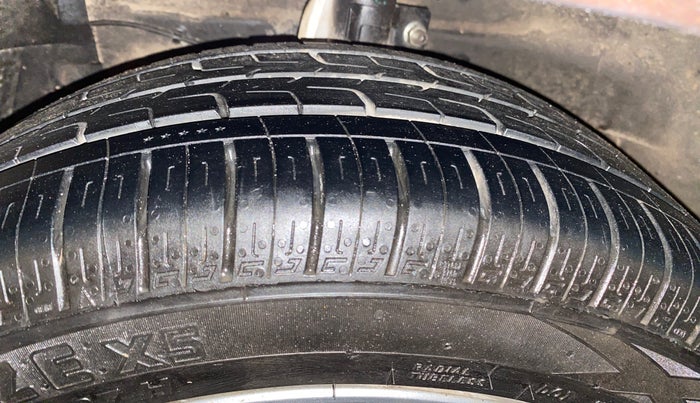 2015 Maruti Ciaz ZDI+ SHVS, Diesel, Manual, 71,836 km, Left Front Tyre Tread