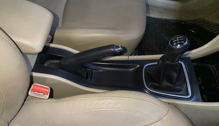 2015 Maruti Ciaz ZDI+ SHVS, Diesel, Manual, 71,836 km, Gear Lever