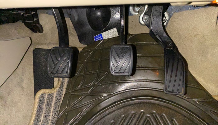 2015 Maruti Ciaz ZDI+ SHVS, Diesel, Manual, 71,836 km, Pedals