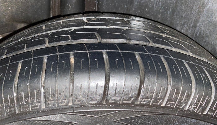 2015 Maruti Ciaz ZDI+ SHVS, Diesel, Manual, 71,836 km, Right Rear Tyre Tread