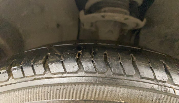 2017 Ford Figo Aspire TITANIUM 1.2 PETROL, Petrol, Manual, 66,388 km, Left Front Tyre Tread