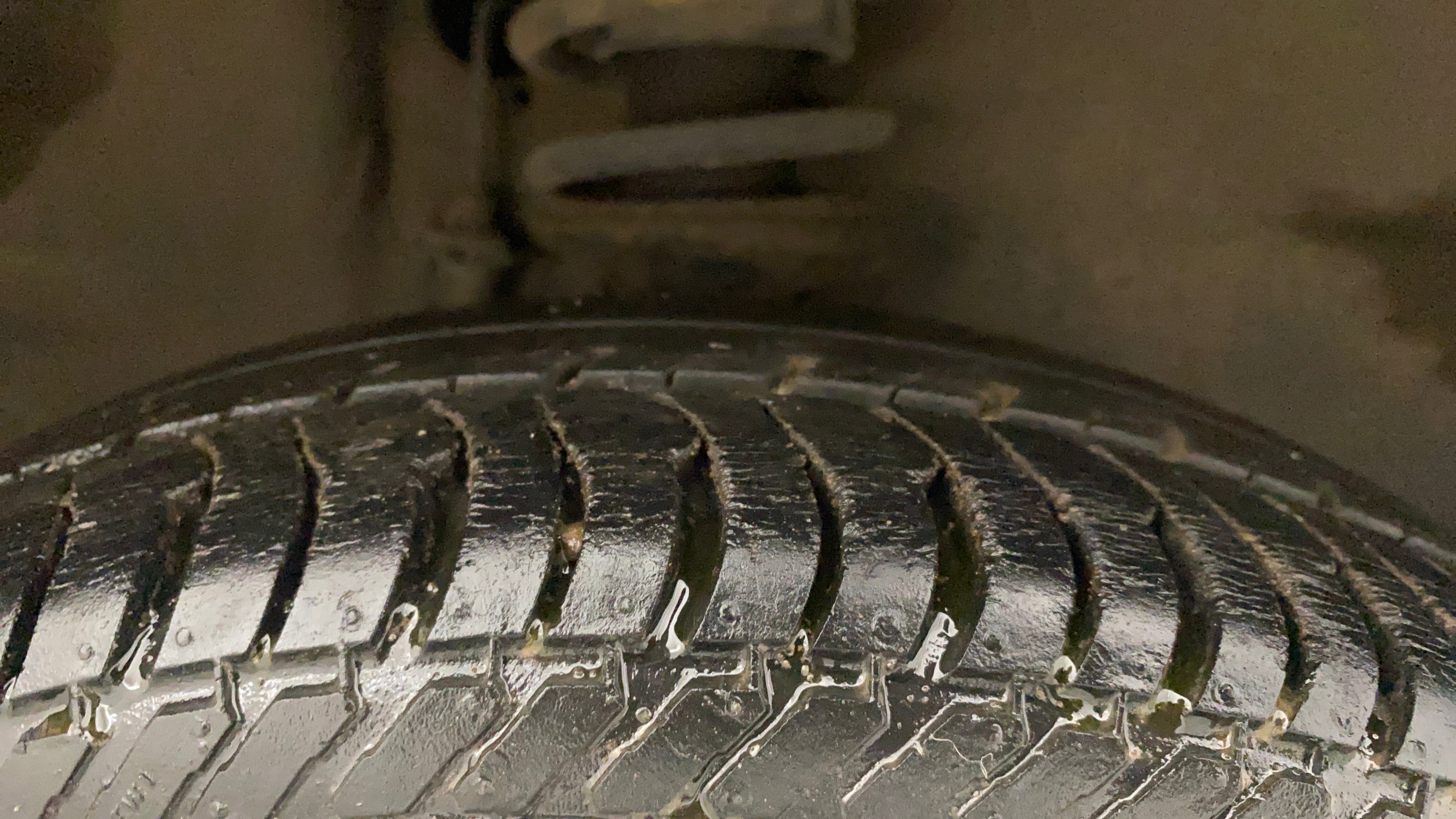 camera-Right-Front-Tyre-Tread