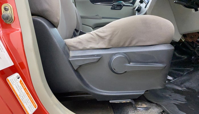 2016 Mahindra Kuv100 K6 PLUS 5 STR, Petrol, Manual, 54,087 km, Driver Side Adjustment Panel