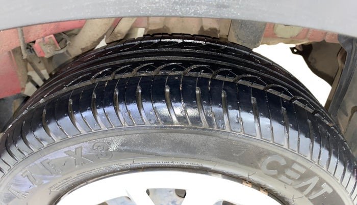 2016 Mahindra Kuv100 K6 PLUS 5 STR, Petrol, Manual, 54,087 km, Left Rear Tyre Tread