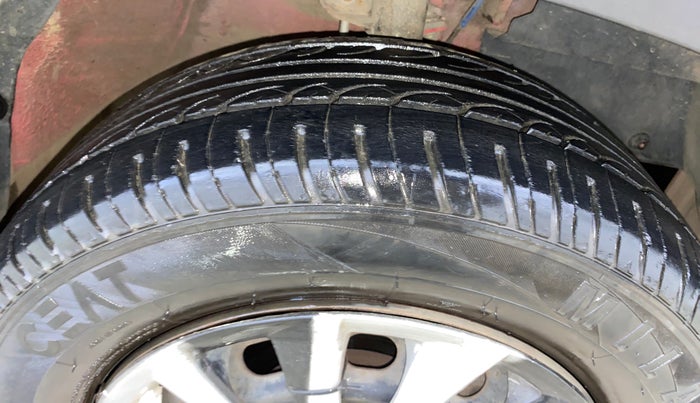 2016 Mahindra Kuv100 K6 PLUS 5 STR, Petrol, Manual, 54,087 km, Right Front Tyre Tread