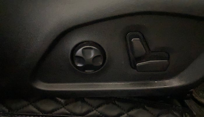 2019 Jeep Compass LIMITED PLUS PETROL AT, Petrol, Automatic, 55,911 km, Driver Side Adjustment Panel