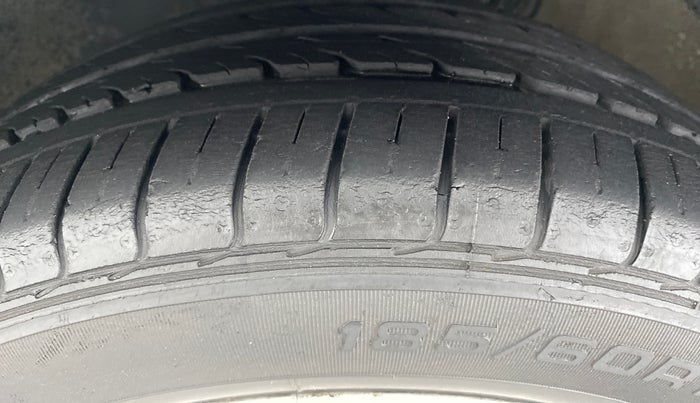 2012 Volkswagen Vento HIGHLINE DIESEL, Diesel, Manual, 54,121 km, Left Front Tyre Tread