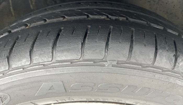 2012 Volkswagen Vento HIGHLINE DIESEL, Diesel, Manual, 54,121 km, Right Front Tyre Tread