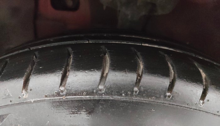 2019 Hyundai NEW SANTRO SPORTZ CNG, CNG, Manual, 1,07,083 km, Left Front Tyre Tread