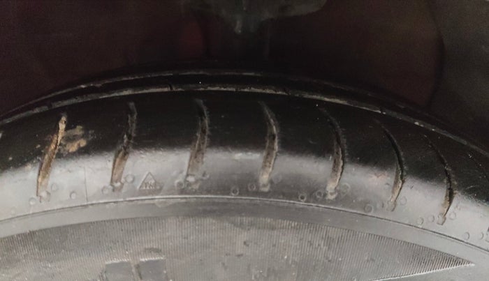 2019 Hyundai NEW SANTRO SPORTZ CNG, CNG, Manual, 1,07,083 km, Right Front Tyre Tread