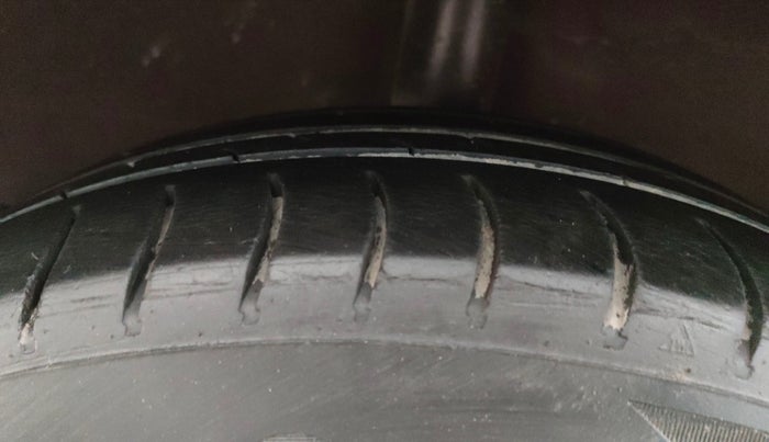 2019 Hyundai NEW SANTRO SPORTZ CNG, CNG, Manual, 1,07,083 km, Right Rear Tyre Tread