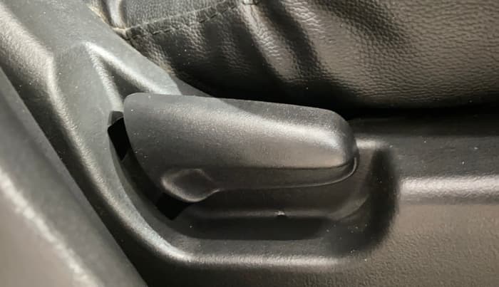 2013 Maruti Wagon R 1.0 LXI, Petrol, Manual, 35,260 km, Driver Side Adjustment Panel