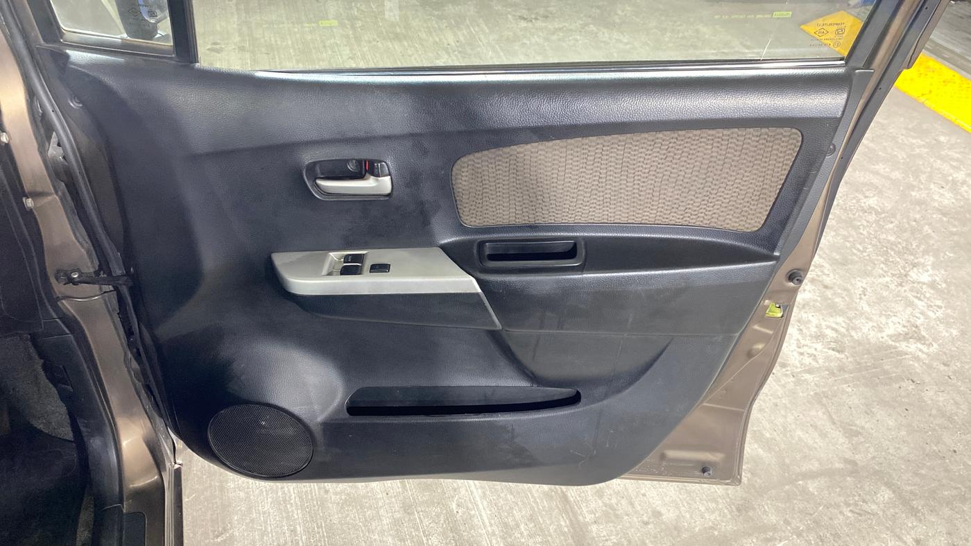 2013 Maruti Wagon R 1.0 LXI, Petrol, Manual, 35,260 km, Driver Side Door Panels Control