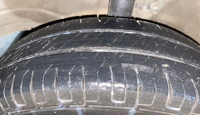 2013 Maruti Wagon R 1.0 LXI, Petrol, Manual, 35,260 km, Left Front Tyre Tread