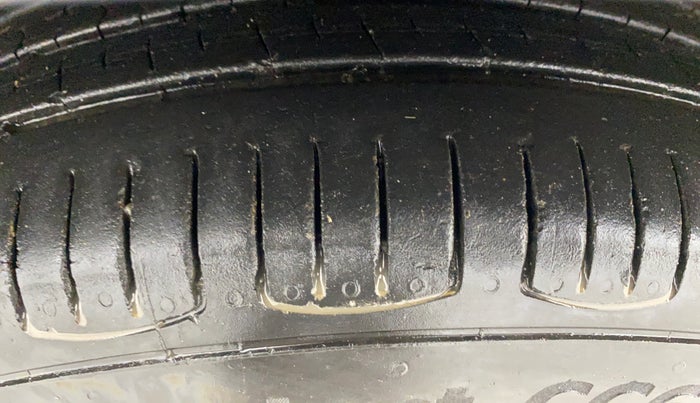 2016 Hyundai Grand i10 MAGNA 1.2 KAPPA VTVT, Petrol, Manual, 1,00,598 km, Left Front Tyre Tread