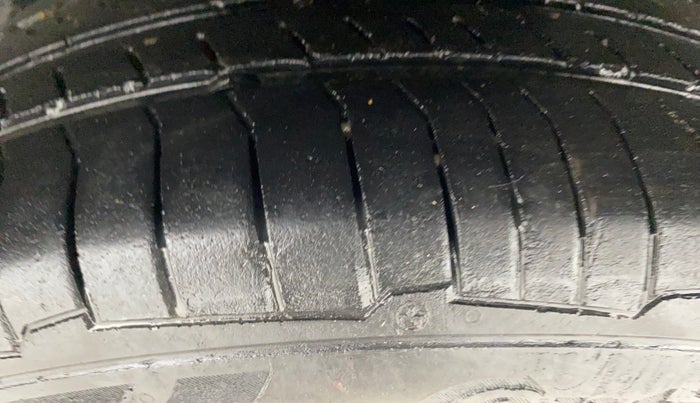 2016 Hyundai Grand i10 MAGNA 1.2 KAPPA VTVT, Petrol, Manual, 1,00,598 km, Left Rear Tyre Tread