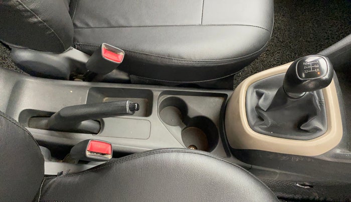 2016 Hyundai Grand i10 MAGNA 1.2 KAPPA VTVT, Petrol, Manual, 1,00,598 km, Gear Lever