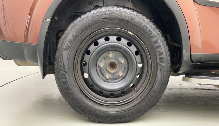 2018 Mahindra XUV500 W7, Diesel, Manual, 94,212 km, Right Rear Wheel