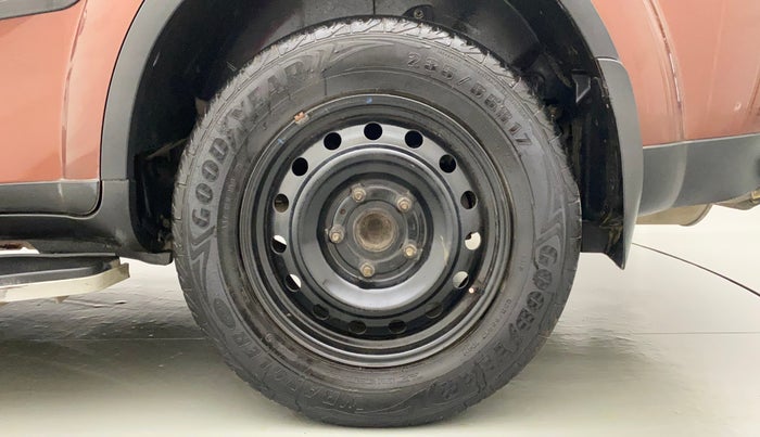 2018 Mahindra XUV500 W7, Diesel, Manual, 94,212 km, Left Rear Wheel