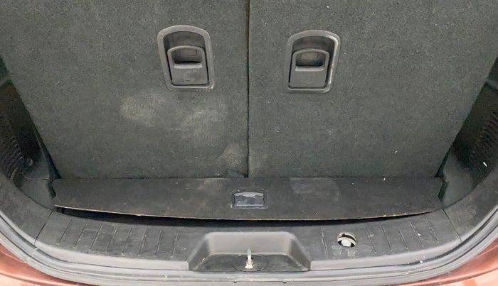 2018 Mahindra XUV500 W7, Diesel, Manual, 94,212 km, Boot Inside