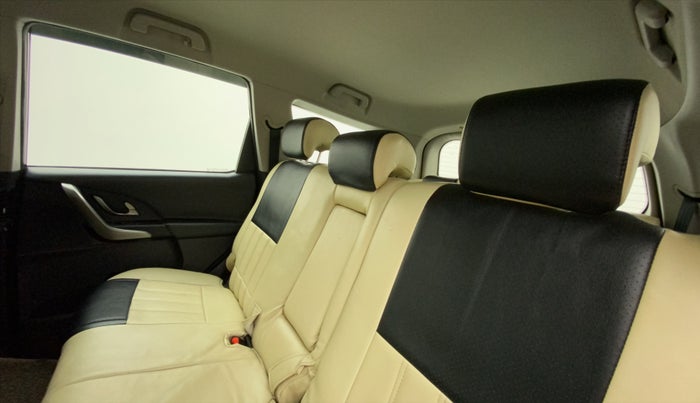 2018 Mahindra XUV500 W7, Diesel, Manual, 94,212 km, Right Side Rear Door Cabin