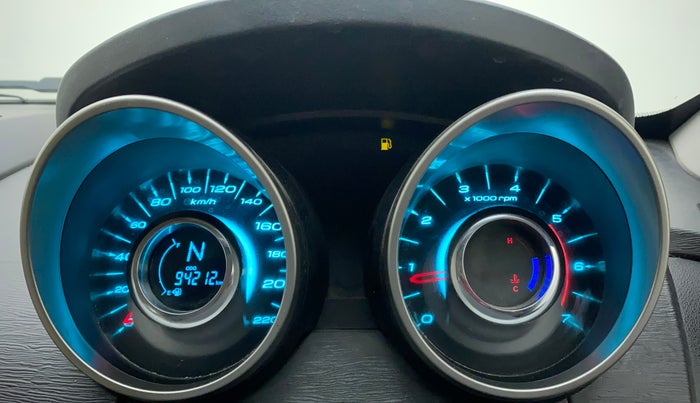 2018 Mahindra XUV500 W7, Diesel, Manual, 94,212 km, Odometer Image