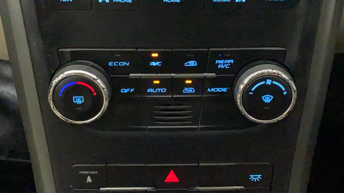 2016 Mahindra XUV500 W10 AT, Diesel, Automatic, 49,894 km, Automatic Climate Control