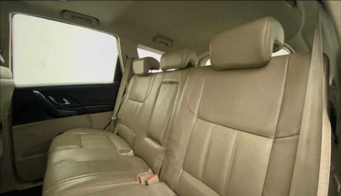 2016 Mahindra XUV500 W10 AT, Diesel, Automatic, 49,894 km, Right Side Rear Door Cabin