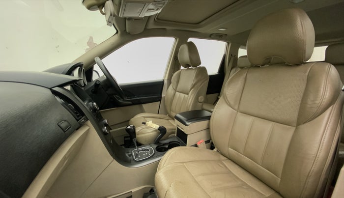 2016 Mahindra XUV500 W10 AT, Diesel, Automatic, 49,894 km, Right Side Front Door Cabin