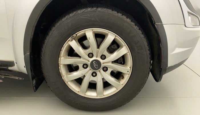 2016 Mahindra XUV500 W10 AT, Diesel, Automatic, 49,894 km, Right Front Wheel
