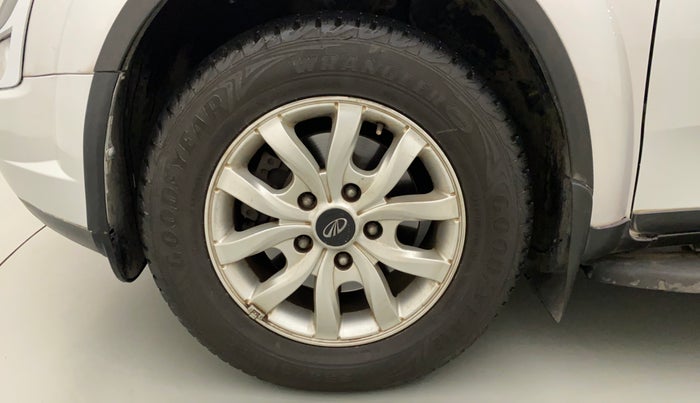 2016 Mahindra XUV500 W10 AT, Diesel, Automatic, 49,894 km, Left Front Wheel