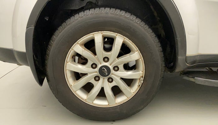 2016 Mahindra XUV500 W10 AT, Diesel, Automatic, 49,894 km, Right Rear Wheel