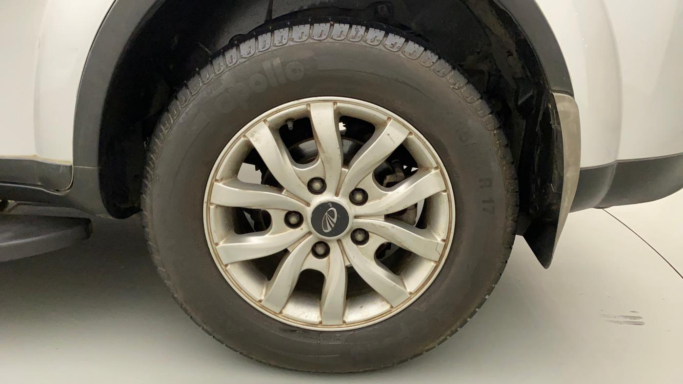 2016 Mahindra XUV500 W10 AT, Diesel, Automatic, 49,894 km, Left Rear Wheel