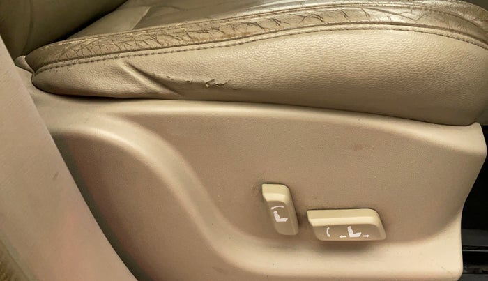 2016 Mahindra XUV500 W10 AT, Diesel, Automatic, 49,894 km, Driver Side Adjustment Panel