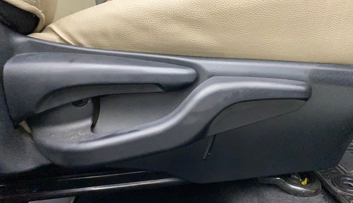 2013 Toyota Etios G, Petrol, Manual, 22,463 km, Driver Side Adjustment Panel