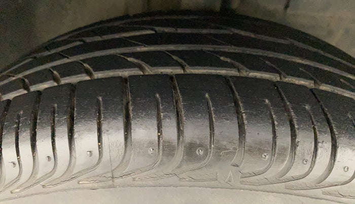 2013 Toyota Etios G, Petrol, Manual, 22,463 km, Right Front Tyre Tread