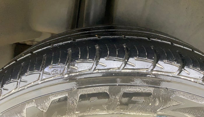 2017 Maruti Ciaz DELTA 1.4 MT PETROL, Petrol, Manual, 67,271 km, Right Rear Tyre Tread