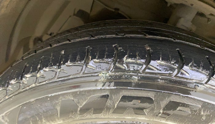 2017 Maruti Ciaz DELTA 1.4 MT PETROL, Petrol, Manual, 67,271 km, Left Front Tyre Tread