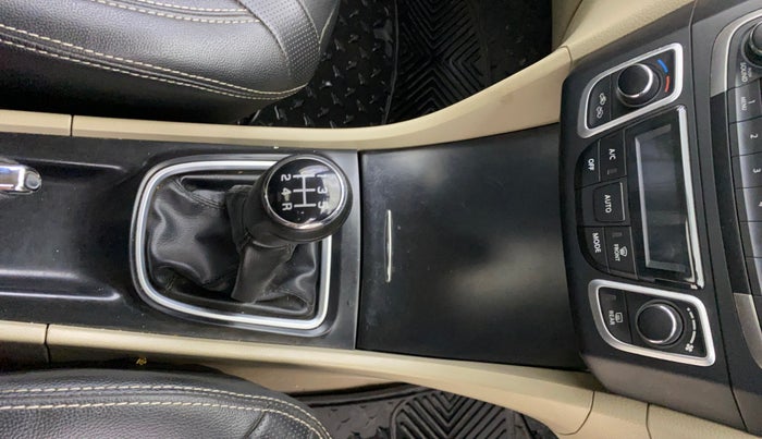 2017 Maruti Ciaz DELTA 1.4 MT PETROL, Petrol, Manual, 67,271 km, Gear Lever