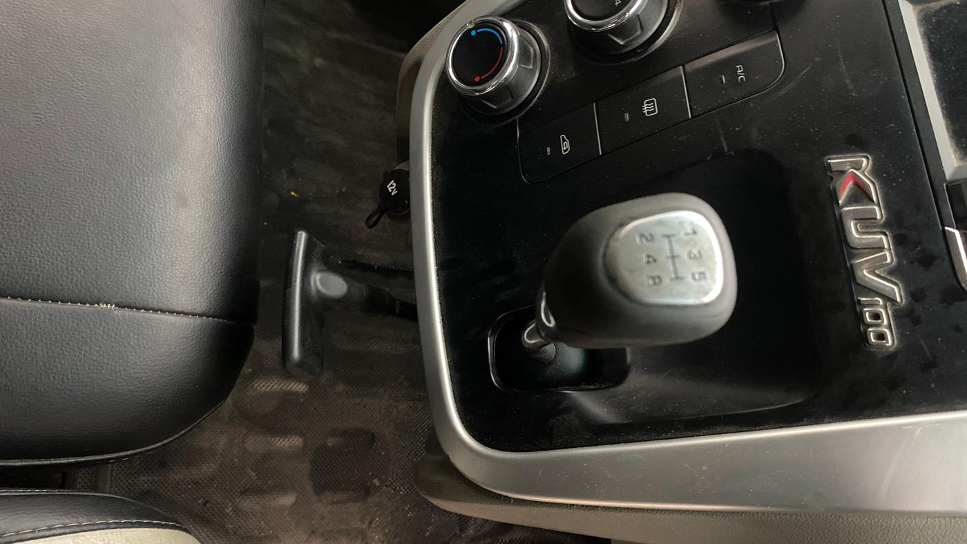 2016 Mahindra Kuv100 K8 D 6 STR, Diesel, Manual, 52,727 km, Gear Lever