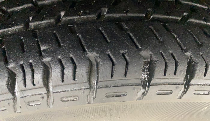 2016 Maruti Alto K10 VXI, Petrol, Manual, 30,467 km, Left Front Tyre Tread