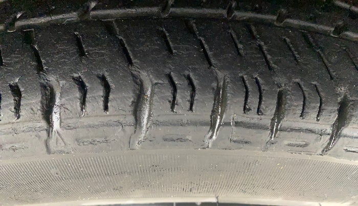 2016 Maruti Alto K10 VXI, Petrol, Manual, 30,467 km, Right Front Tyre Tread