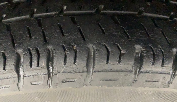 2016 Maruti Alto K10 VXI, Petrol, Manual, 30,467 km, Right Rear Tyre Tread