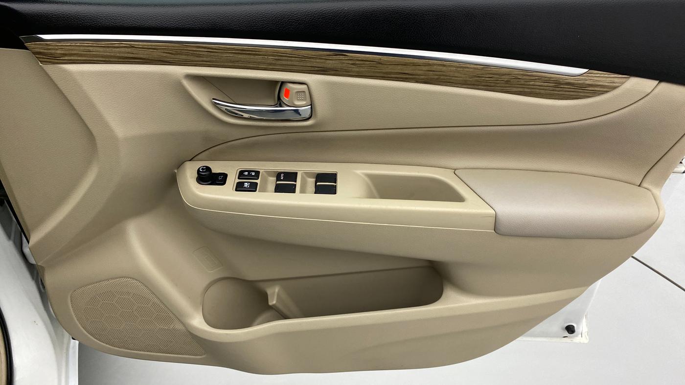 2018 Maruti Ciaz ALPHA 1.5 MT VTVT SHVS, Petrol, Manual, 36,399 km, Driver Side Door Panels Control