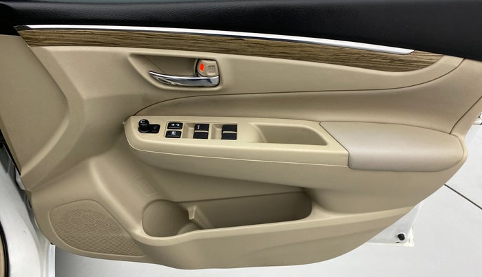 2018 Maruti Ciaz ALPHA 1.5 MT VTVT SHVS, Petrol, Manual, 36,399 km, Driver Side Door Panels Control