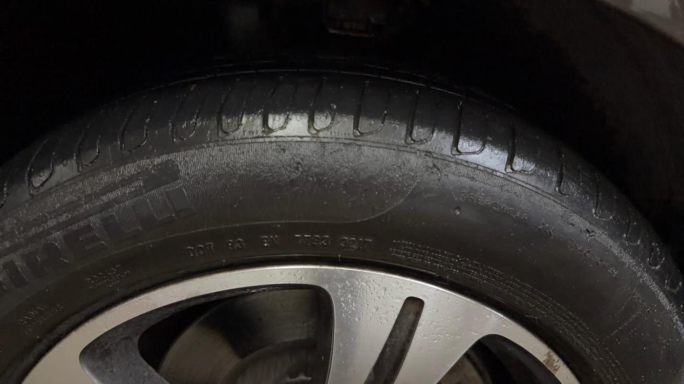 2018 Mercedes Benz E Class E 200 AVANTGARDE, Petrol, Automatic, 32,856 km, Left Front Tyre Tread