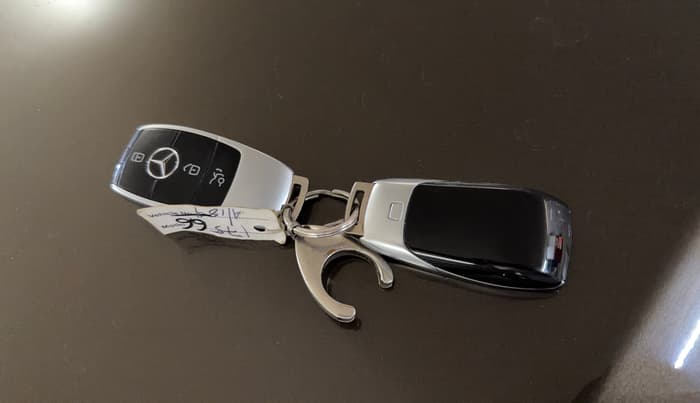 2018 Mercedes Benz E Class E 200 AVANTGARDE, Petrol, Automatic, 32,802 km, Key Close Up