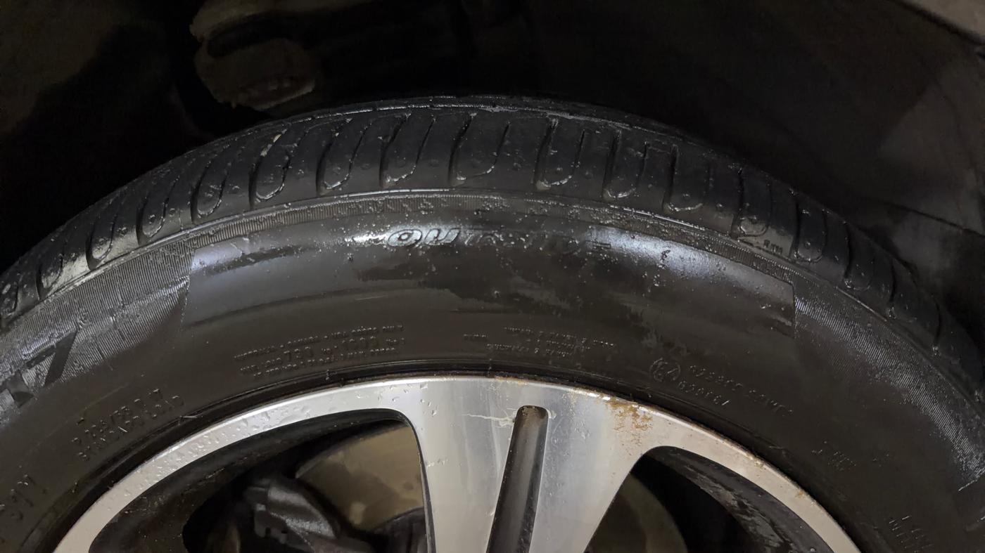 2018 Mercedes Benz E Class E 200 AVANTGARDE, Petrol, Automatic, 32,856 km, Right Front Tyre Tread