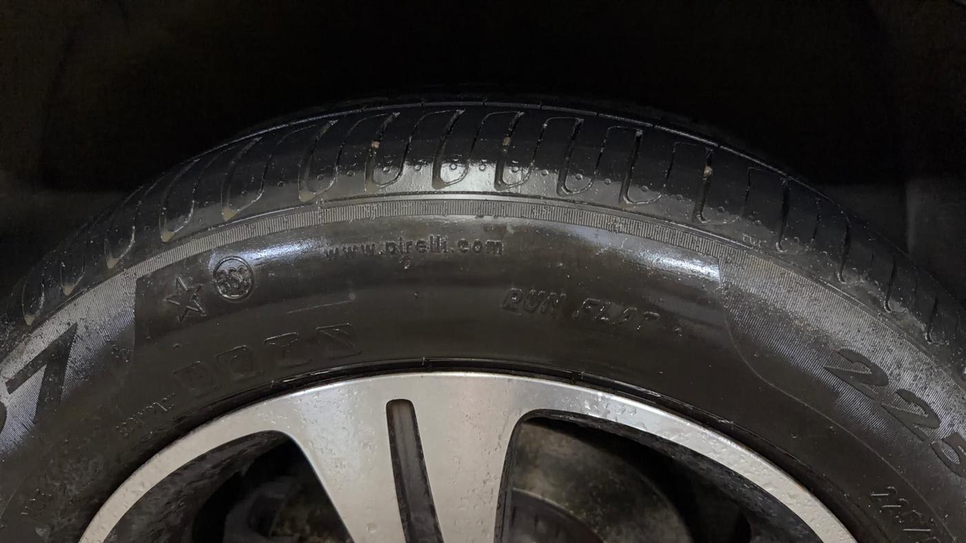 2018 Mercedes Benz E Class E 200 AVANTGARDE, Petrol, Automatic, 32,856 km, Right Rear Tyre Tread
