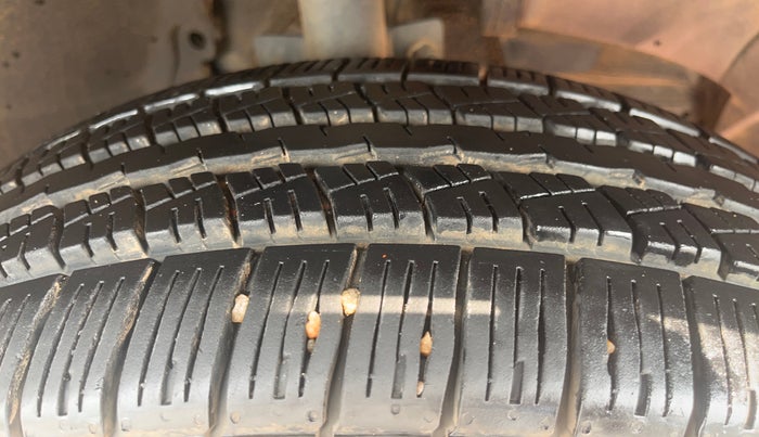 2015 Nissan Terrano XL D PLUS, Diesel, Manual, 1,07,493 km, Right Front Tyre Tread